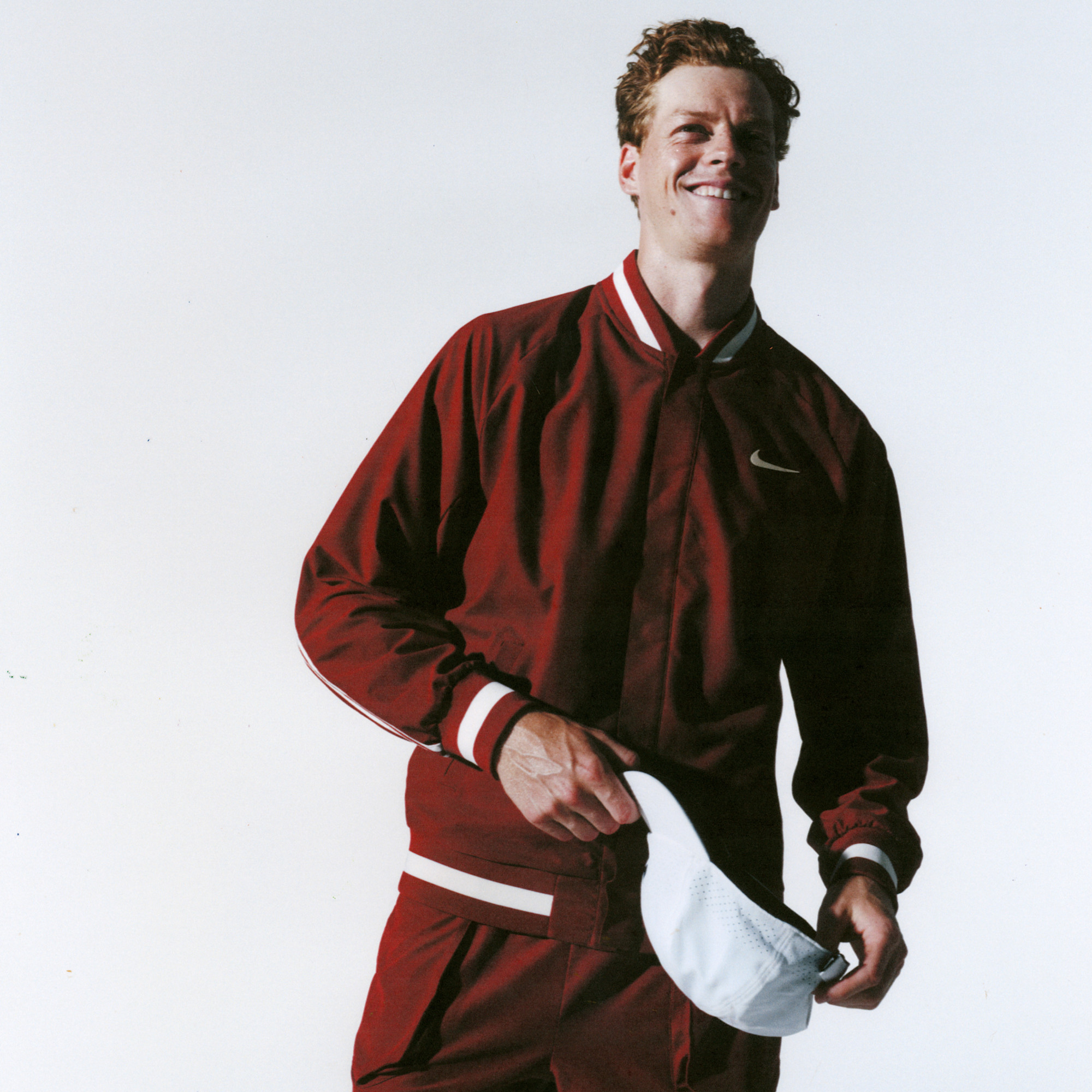NIKECOURT SLAM RED MEN'S DRI-FIT TENNIS JACKET ג'קט טניס גברים נייקי — במשחק