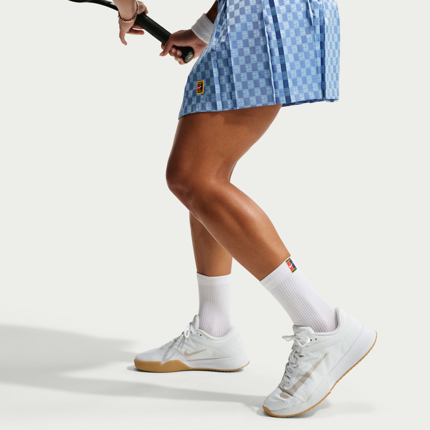 נעלי טניס נשים נייקי NIKECOURT VAPOR PRO 3 לבן — פרט