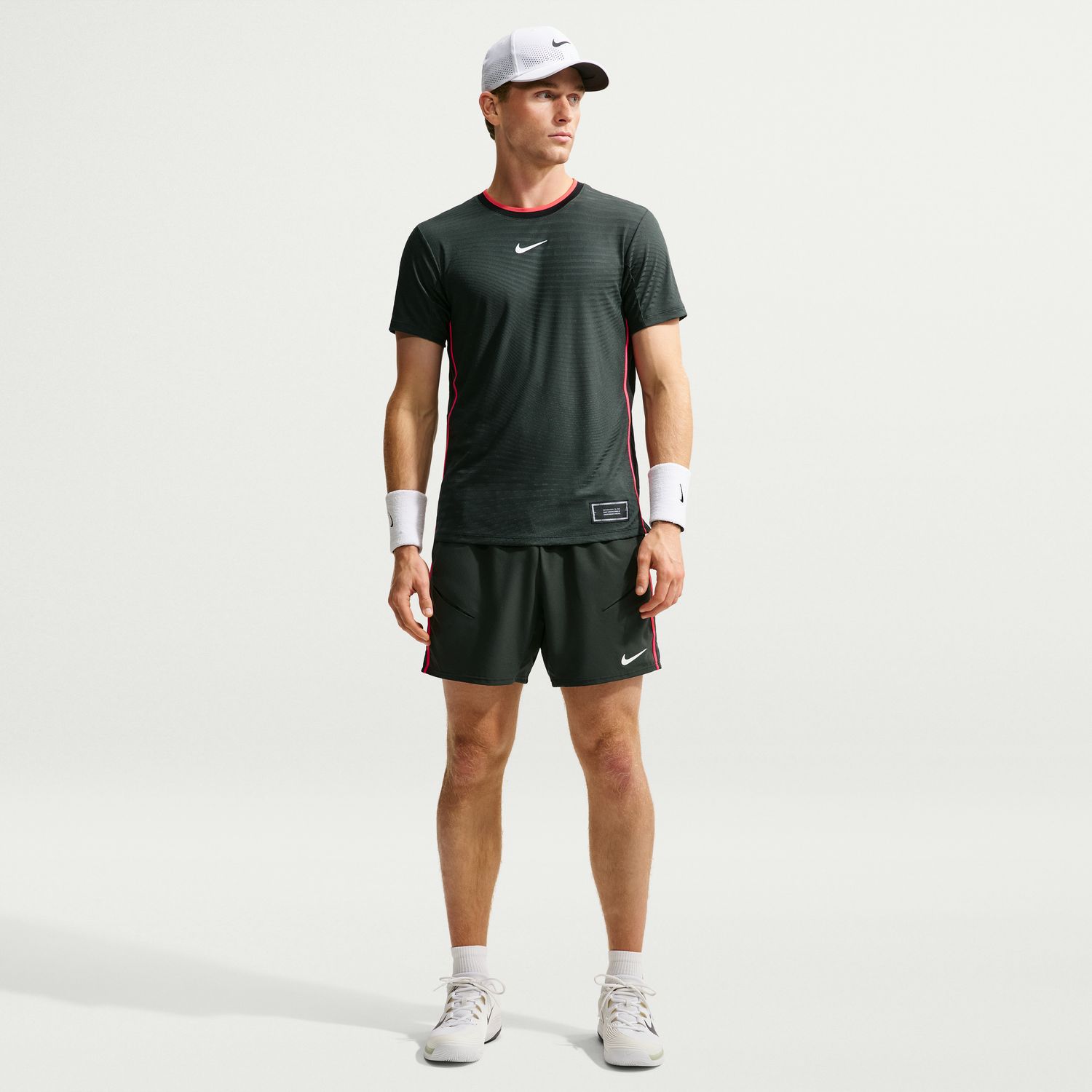 NIKECOURT SLAM GREEN MEN'S AERO-FIT SHORT-SLEEVE TENNIS TOP חולצת טניס גברים נייקי — לבוש מלפנים