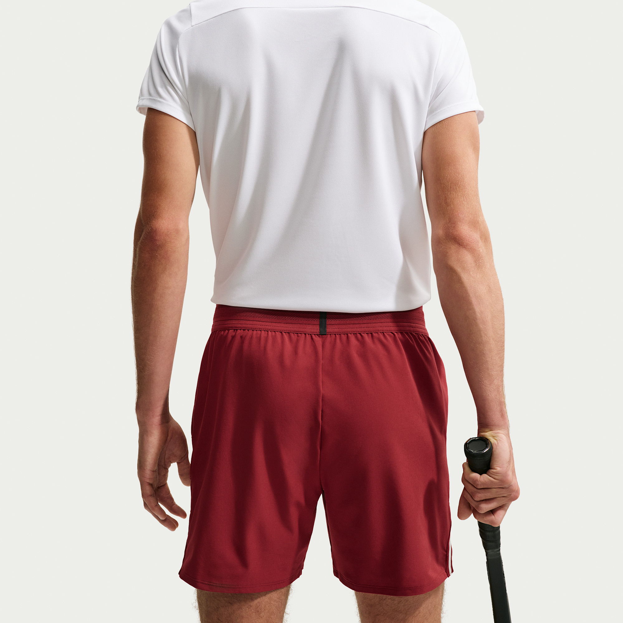 NIKECOURT SLAM RED MEN'S DRI-FIT TENNIS SHORTS מכנסיים קצרים טניס גברים נייקי — תקריב מאחור
