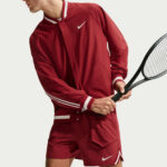 NIKECOURT SLAM RED MEN'S DRI-FIT TENNIS SHORTS מכנסיים קצרים טניס גברים נייקי — פרט — הכיס והסיומת