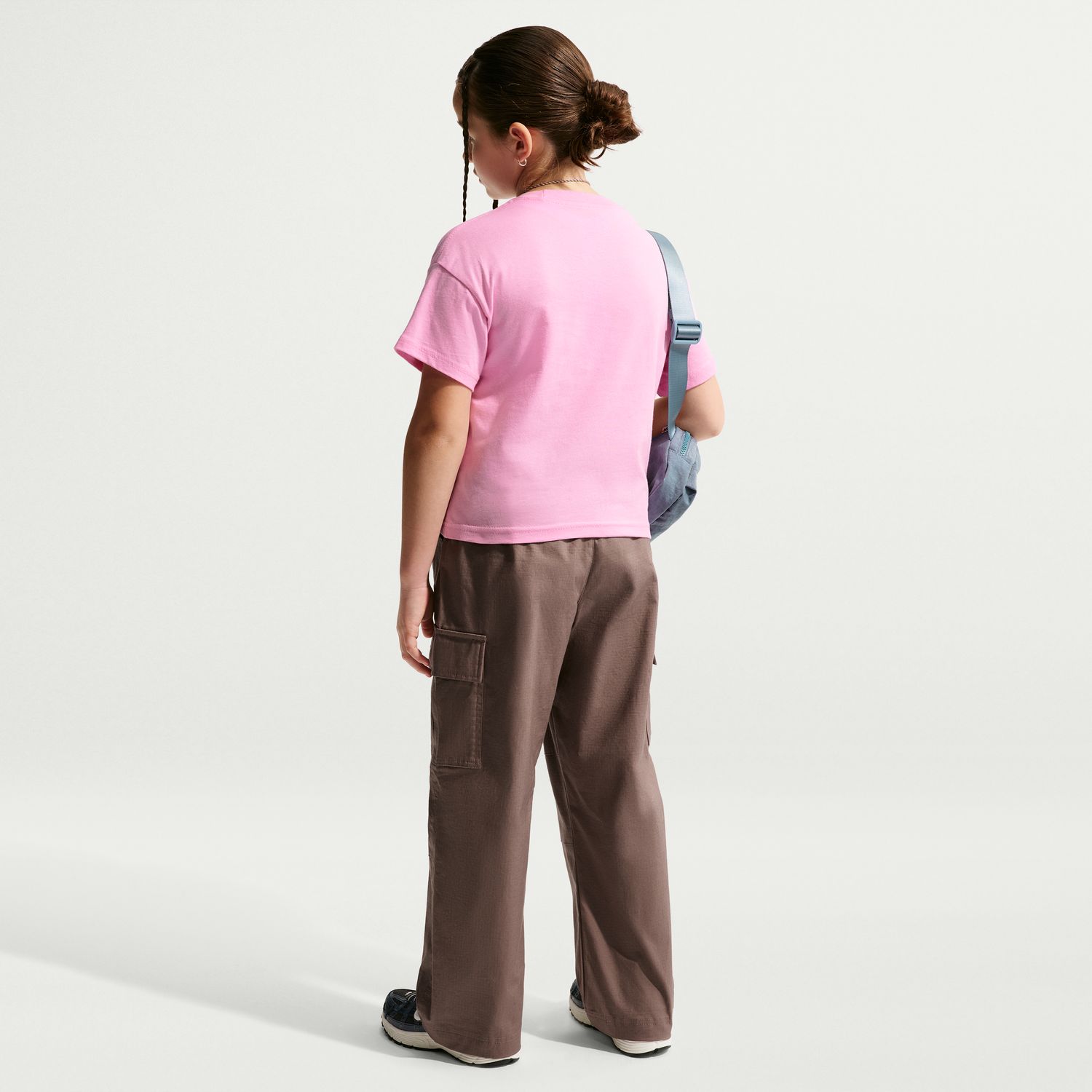 NIKE SPORTSWEAR ESSENTIAL BIG KIDS' (GIRLS') T-SHIRT חולצת ילדים נייקי