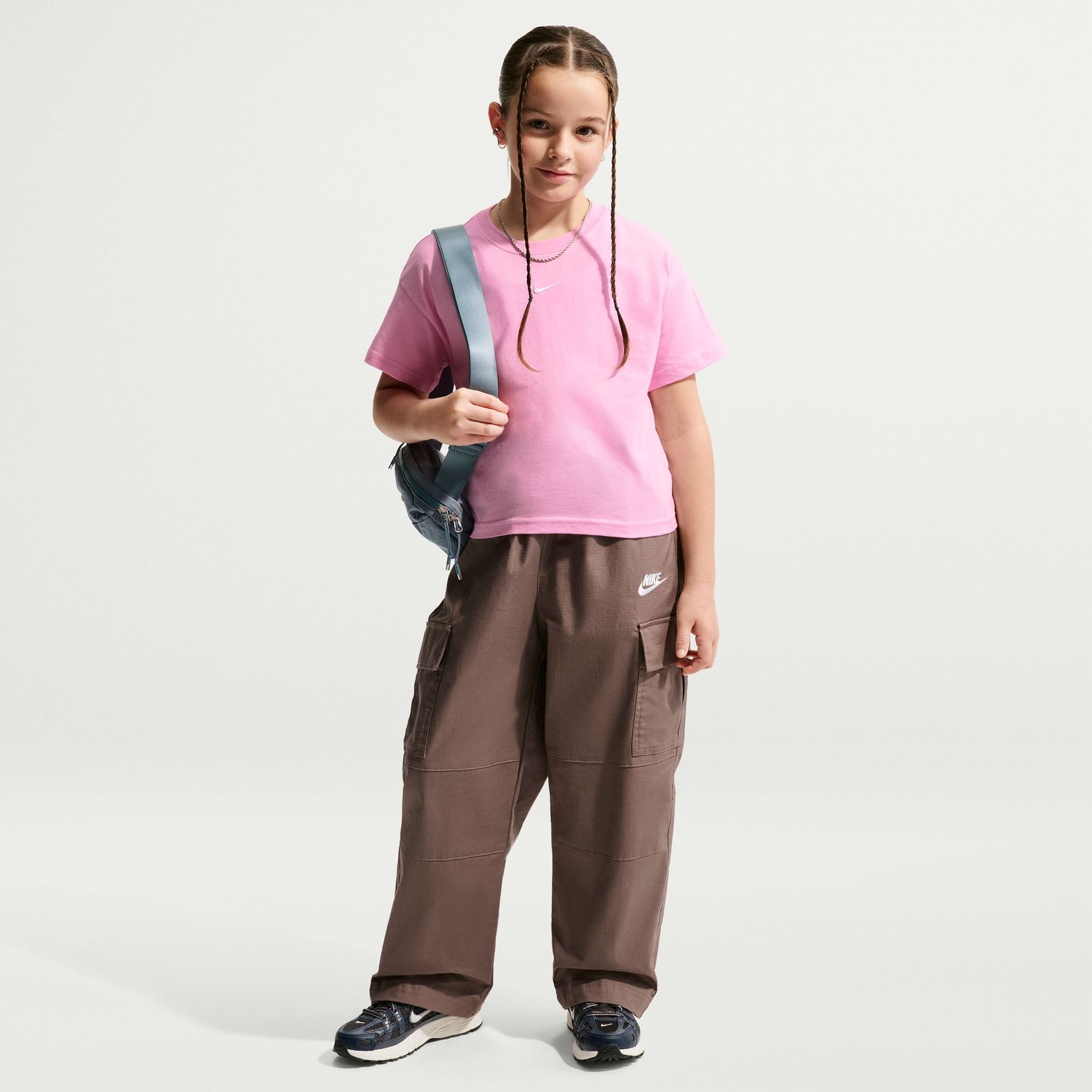 NIKE SPORTSWEAR ESSENTIAL BIG KIDS' (GIRLS') T-SHIRT חולצת ילדים נייקי