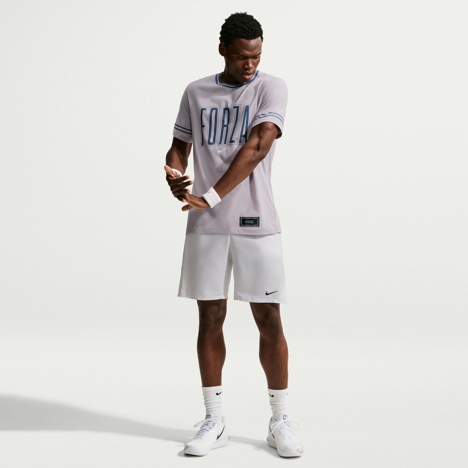 JANNIK SINNER MEN'S DRI-FIT TENNIS T-SHIRT חולצת טניס גברים נייקי — לבוש מלפנים